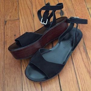 Suede Pour le Victoire platform sandals